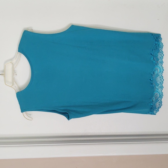 Blue Serengeti extra large shirt intricate lacing on neck and bottom of skirt - Picture 2 of 5